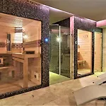 Zlota Regalinda & Ξενοδοχείο με διαμερίσματα 3*