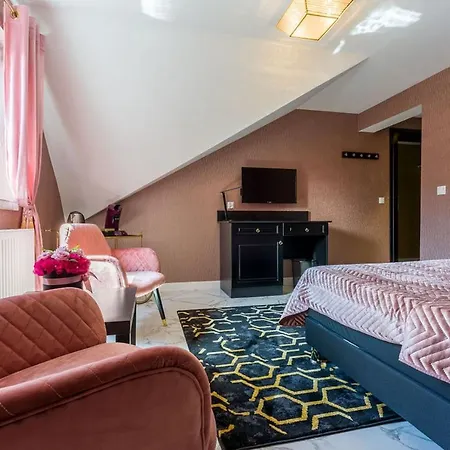 アパートホテル Zlota Regalinda & ミエンジズドロイェ