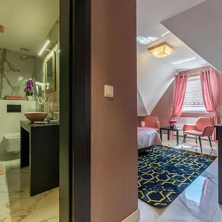 Zlota Regalinda & アパートホテル 3*