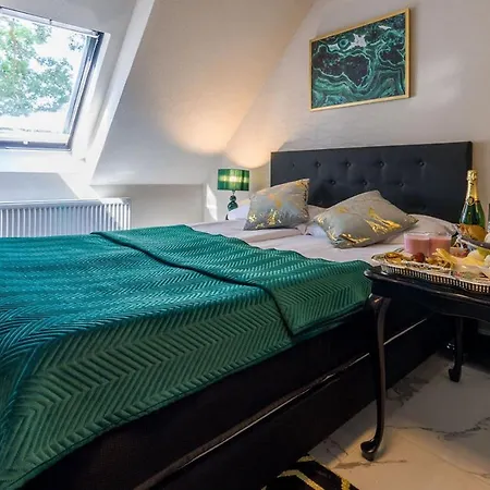 Zlota Regalinda & アパートホテル 3*