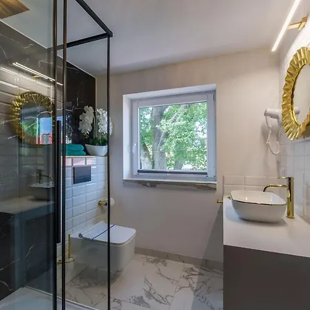 Zlota Regalinda & アパートホテル