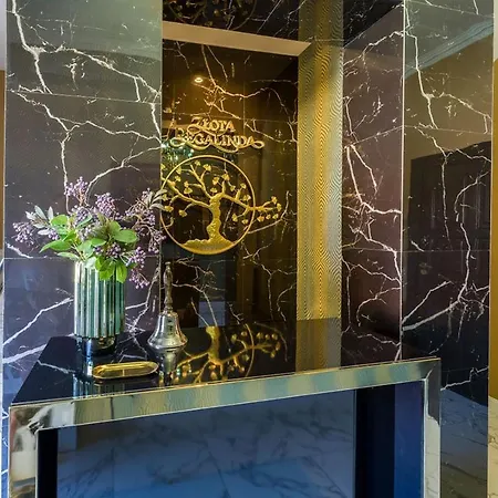 アパートホテル Zlota Regalinda & 3*