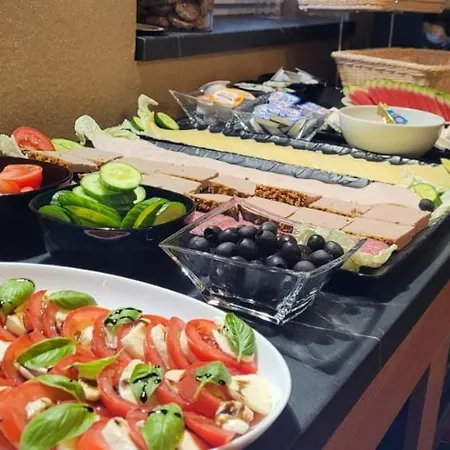 Zlota Regalinda & ミエンジズドロイェ