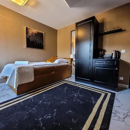 Zlota Regalinda & アパートホテル 3*