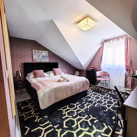 アパートホテル Zlota Regalinda & 3*