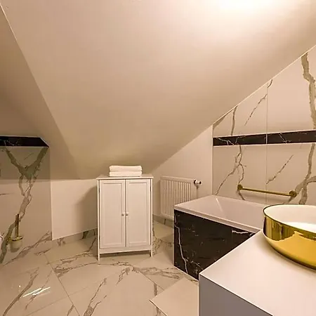 Zlota Regalinda & 3*