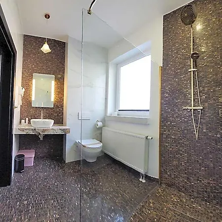 Zlota Regalinda & 3*